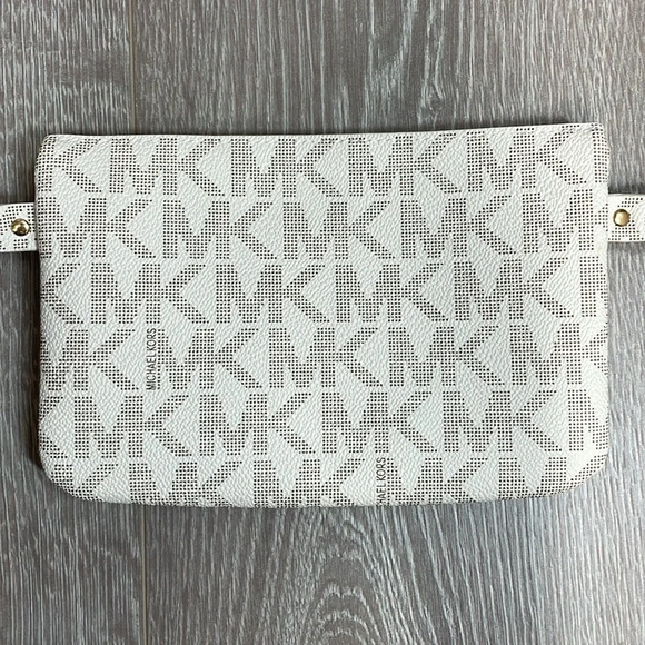 Michael Kors Signature Vanilla and Gold Chain Belt Bag Pouch Fanny Pack Purse M - Picture 6 of 12